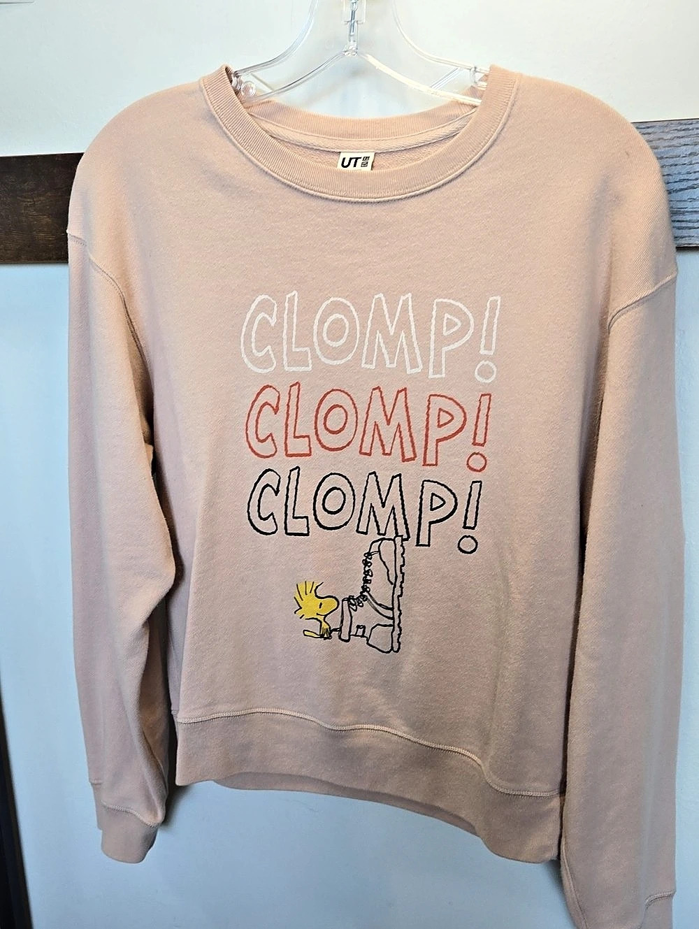 Uniqlo Peanuts Clomp! Sweatshirt Graphic Pink Medium